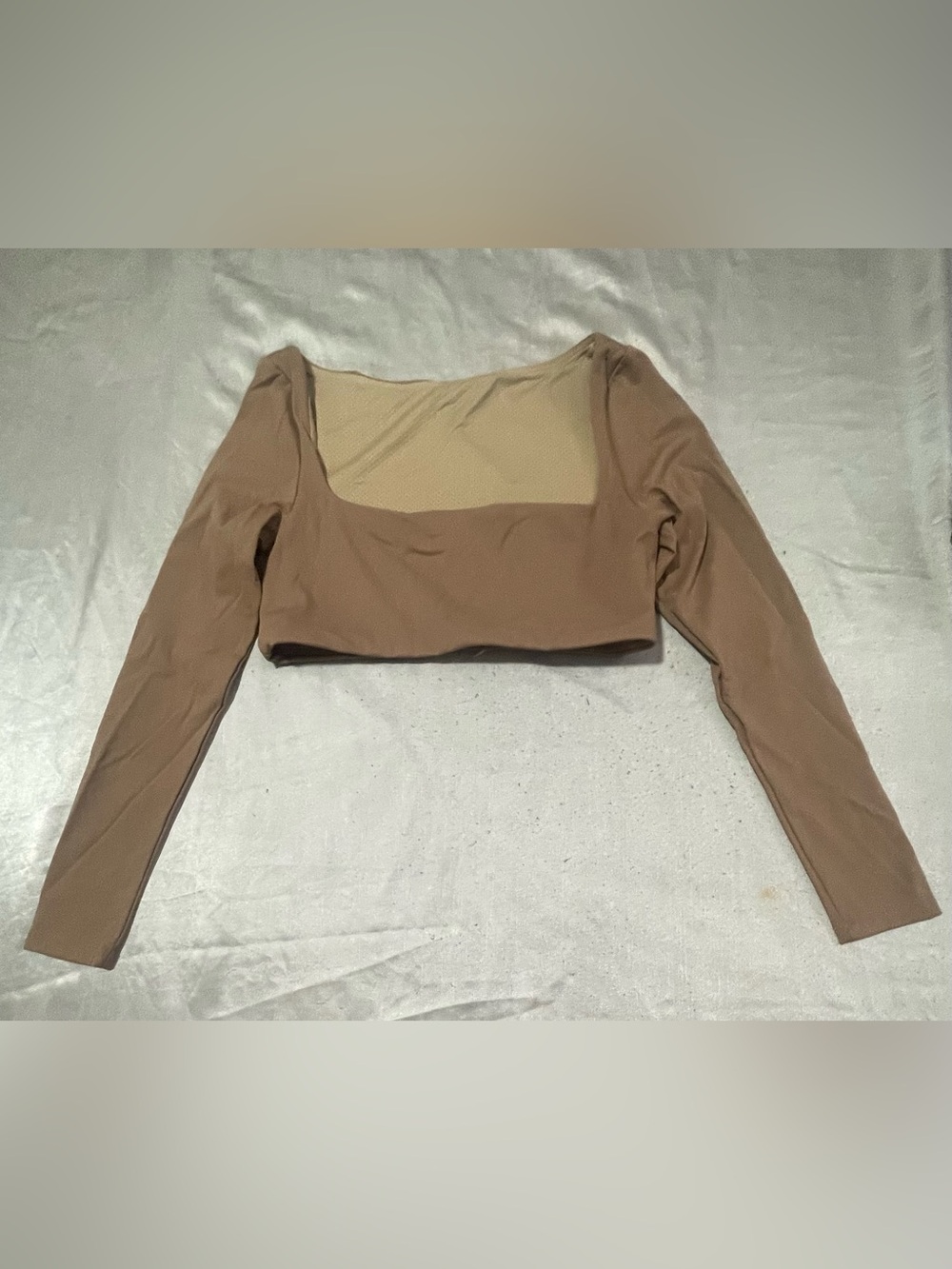 Women’s Long Sleeve Cropped Top in Taupe